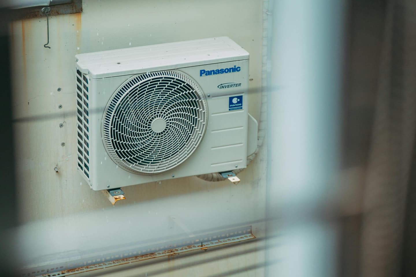 Pompe à chaleur air-eau en copropriété : obligations et retours d'expérience
