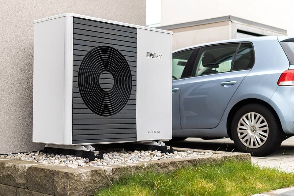 Pompe à chaleur air-air vs air-eau en 2026 : laquelle choisir ?